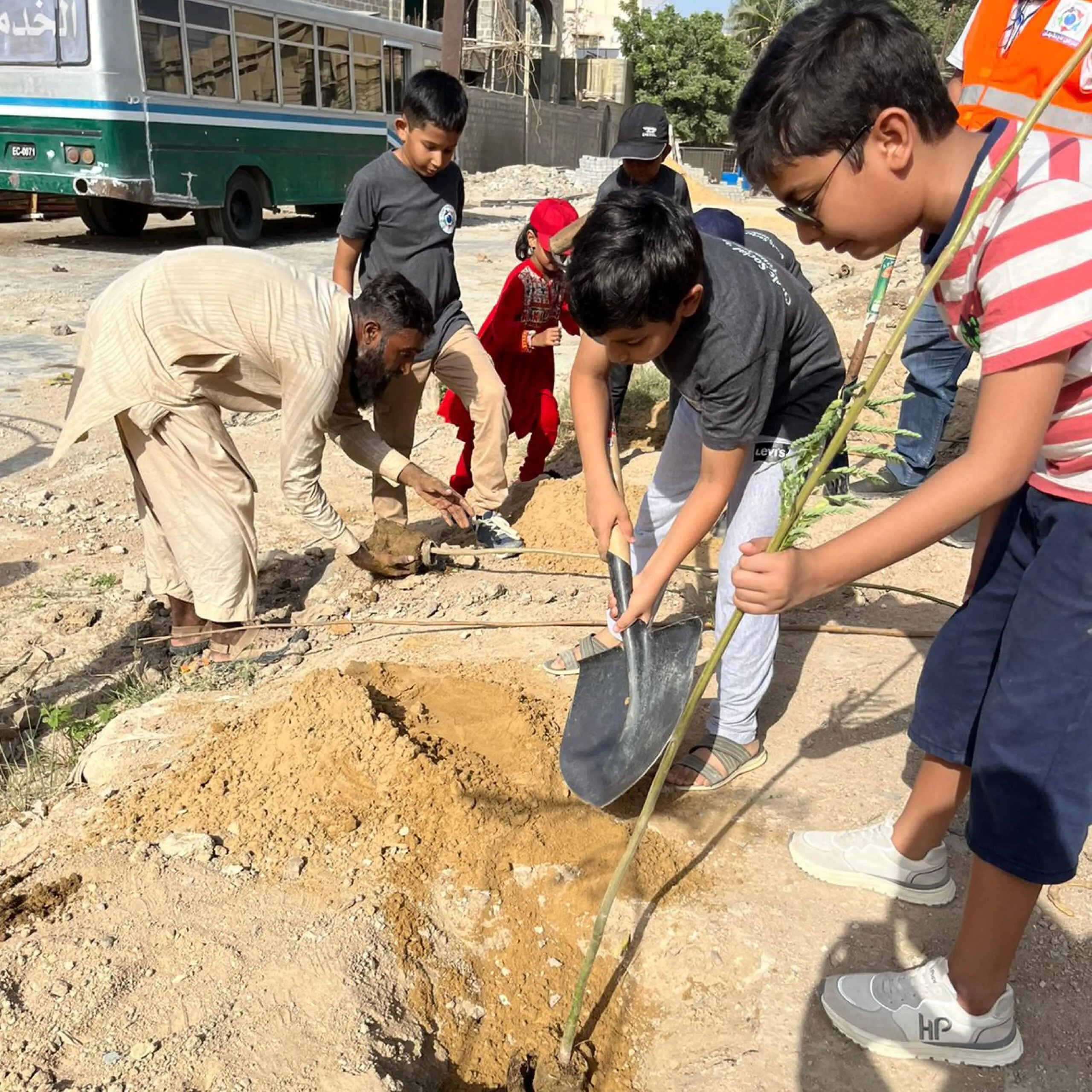 PLANTATION ACTIVIES WITH KIDS BY CSF